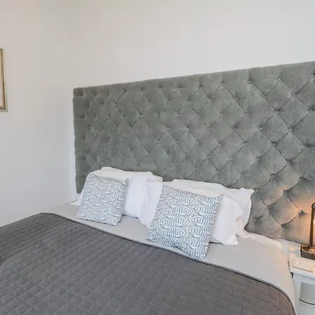 Foxton Penthouse Apartmán *