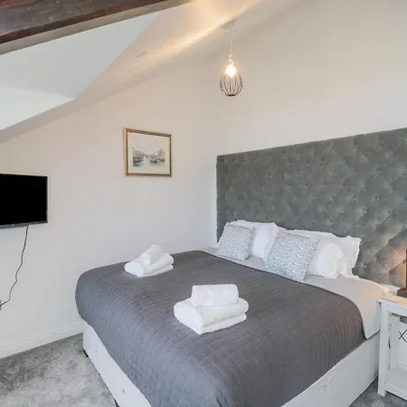 Foxton Penthouse *